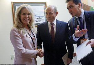 زن مرموز در نشست آلاسکا کیست؟