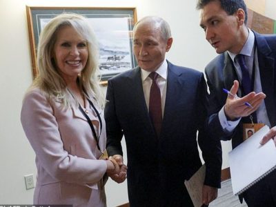 زن مرموز در نشست آلاسکا کیست؟