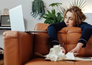 چگونه از احساس خستگی مداوم خلاص شویم؟/ ویدئو