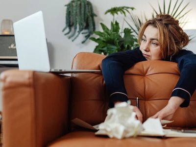 چگونه از احساس خستگی مداوم خلاص شویم؟/ ویدئو