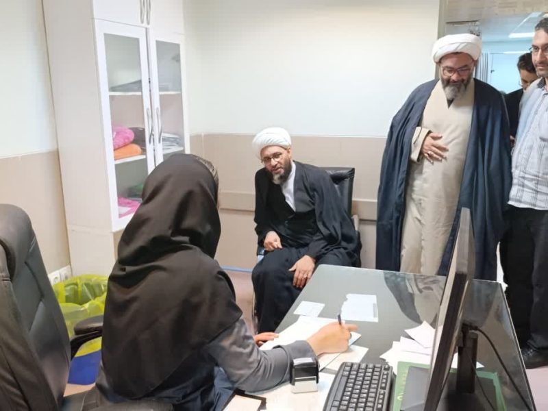 بازدید شبانه امام‌جمعه شهرستان اهر از اورژانس بیمارستان باقرالعلوم