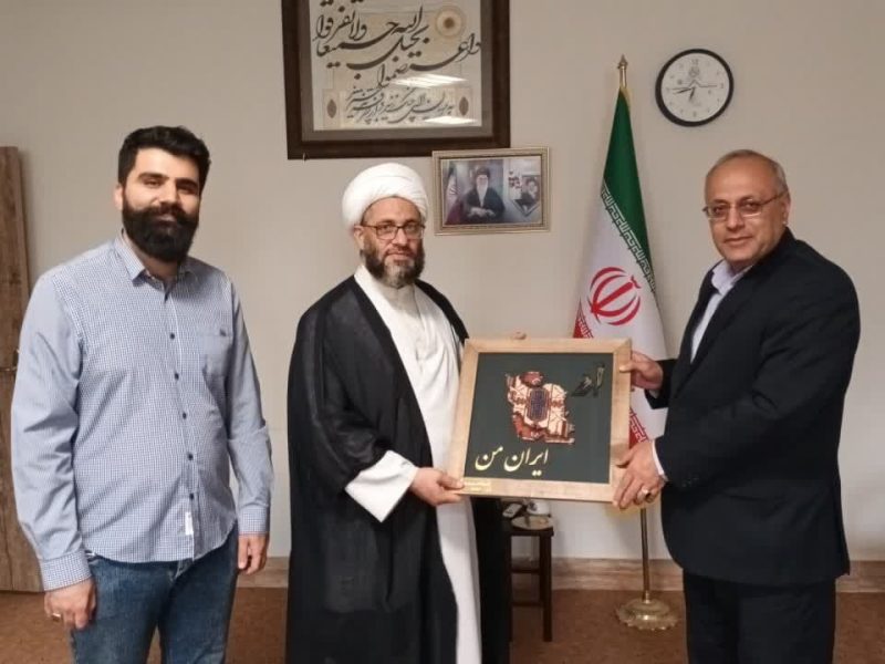 گزارش تصویری دیدار عوامل جشنواره سراسری تئاتر کوتاه ارسباران با امام‌جمعه شهرستان اهر