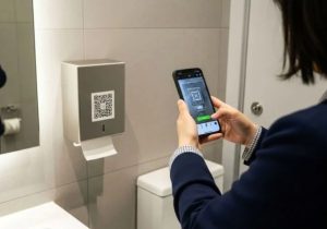 Strange event in China’s public toilet