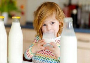 ۷ دلیل برای نوشیدن یک فنجان شیر زردچوبه قبل از خواب