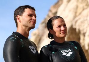 زوج فرانسوی سه ماه در اقیانوس شنا می‌کنند!