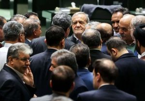 آقای پزشکیان اگر اختیار لازم دارید قبل از سفر به نیویورک با رهبری مطرح کنید!/ بعدا نگویید نظر خودم چیز دیگری بود/ کاری که باید معطوف به خیر عمومی مردم و سربلندی و بقای کشور باشد، انجام دهید/ مطلقاً به پست و مقام خود نگاه نکنید و از بدگویی دیگران نترسید