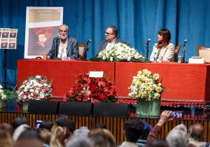 نشست رونمایی از کتاب دربارهٔ نقاشی های آیدین آغداشلو با حضور خودش/ گزارش تصویری