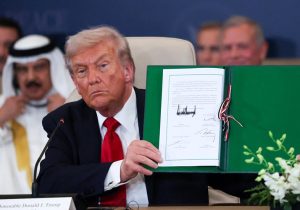 حماس سلاح را کنار میگذارد؟ / ترامپ خود را برای شکست توافق شرم الشیخ آماده میکند!