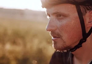 آیا واقعاً هرچه شدیدتر ورزش کنیم، بیشتر عرق میکنیم؟