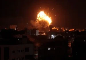 بمباران و گلوله‌باران غزه از هوا، دریا و زمین توسط…