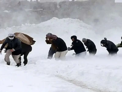 مرزبانان جان ۱۶۰۰ افغانستانی را نجات دادند
