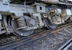 خارج شدن قطار از ریل در ایستگاه هشتگرد/ ویدئو