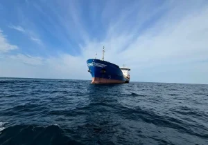 یک فروند کشتی نفتکش حامل ۶ میلیون لیتر گازوئیل قاچاق در سواحل دریای عمان توقیف شد/ این کشتی ۱۸ خدمه از اتباع کشور‌های هند، سریلانکا و بنگلادش دارد