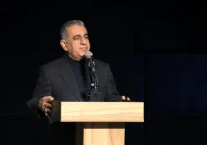 اظهارات معاون سیاسی استانداری فارس درباره دخالت نمایندگان و فشار به مسئولین محلی درباره انتصابات/ استقرار دولت جدید را در بشقاب نگذاشتند به ما تحویل د…