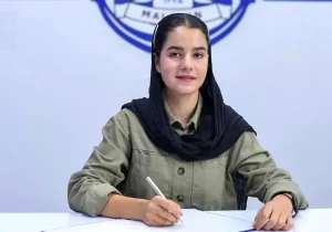 پیانونوازی تینا جهانشاهی بازیکن تیم زنان استقلال/ ویدئو