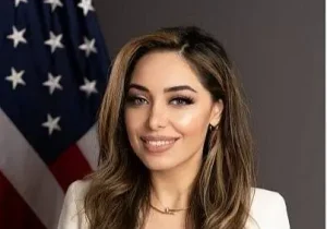 یک زن ایرانی‌تبار دستیار وزیر خارجه آمریکا شد/ مورا نامدار کیست؟