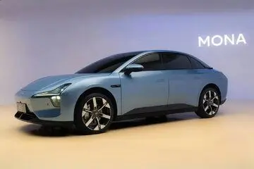 مونا در راه ایران / تصاویر