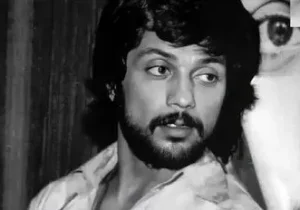 صدای من غمگین است چون چیزی جز غم وجود ندارد / چیزی در دنیا نیست که بشود به آن دل بست