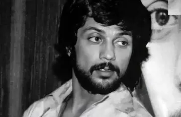 صدای من غمگین است چون چیزی جز غم وجود ندارد / چیزی در دنیا نیست که بشود به آن دل بست