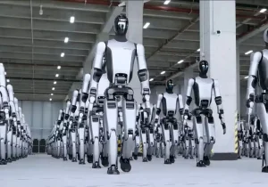 رژه ارتش رباتهای انساننمای چینی جنجال به پا کرد/ ویدئو