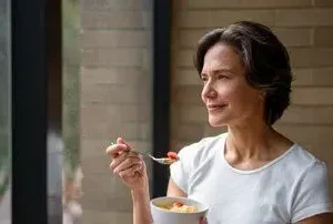 بهترین زمان صرف صبحانه چه موقع است؟