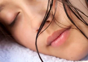 با موی خیس نخوابید؛ این همه مرض در انتظارتان است