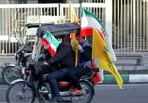 دختر موتورسوار، صف‌شکن راهپیمایی امروز/ عکس