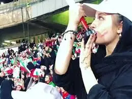 سفر در زمان؛ «سارا و نیکا» سریال پایتخت در حال شیپور زدن در ورزشگاه؛ سال ۹۸/ ویدئو