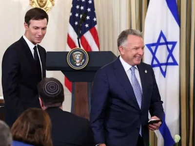 بازدید ویتکاف و کوشنر از ناو آبراهام لینکلن/ عکس