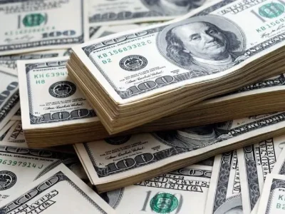 قیمت دلار امروز پنجشنبه ۷ اسفند ۱۴۰۴ / عقب‌نشینی دلار از مرز ۱۶۶ هزار تومان + جدول