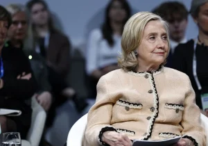 عکس مخفی هیلاری کلینتون لو رفت؛ جلسه محرمانه قطع شد