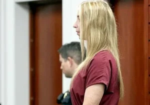 ده سال زندان برای معلمی که از شاگردش بچهدار شد