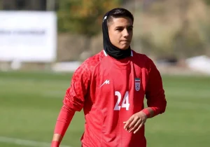 کناره‌گیری زهرا علیزاده از تیم ملی فوتبال زنان؛ ایستادن کنار مردم از هر چیزی مهم‌تر است/ عکس