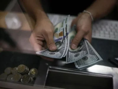 ادامه روند صعودی نرخ دلار در بازار و مرکز مبادله