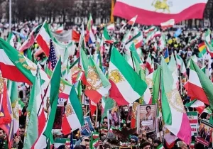 تعداد طرفداران رضا پهلوی در گردهمایی مونیخ به روایت روزنامه فرهیختگان